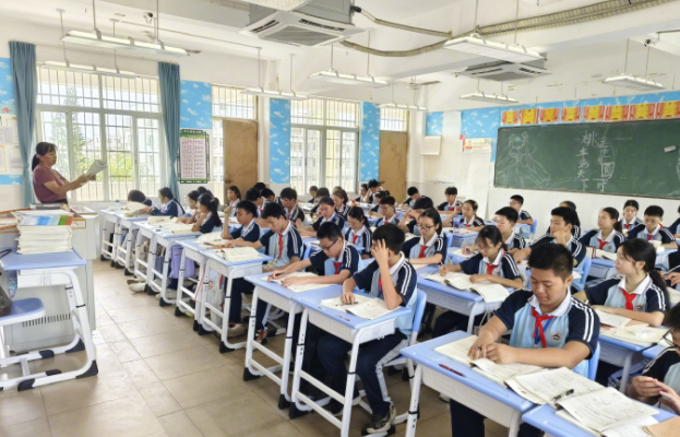 教师指导下推动主动发展在严谨学业质量基础上促进多元进步 教师指导下推动主动发展在严谨学业质量基础上促进多元进步