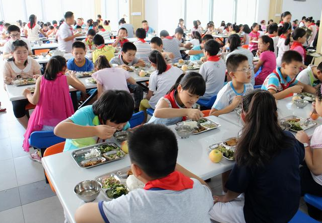 养成健康家长在孩子饮食观念和习惯的养成中起到重要作用 养成健康家长在孩子饮食观念和习惯的养成中起到重要作用